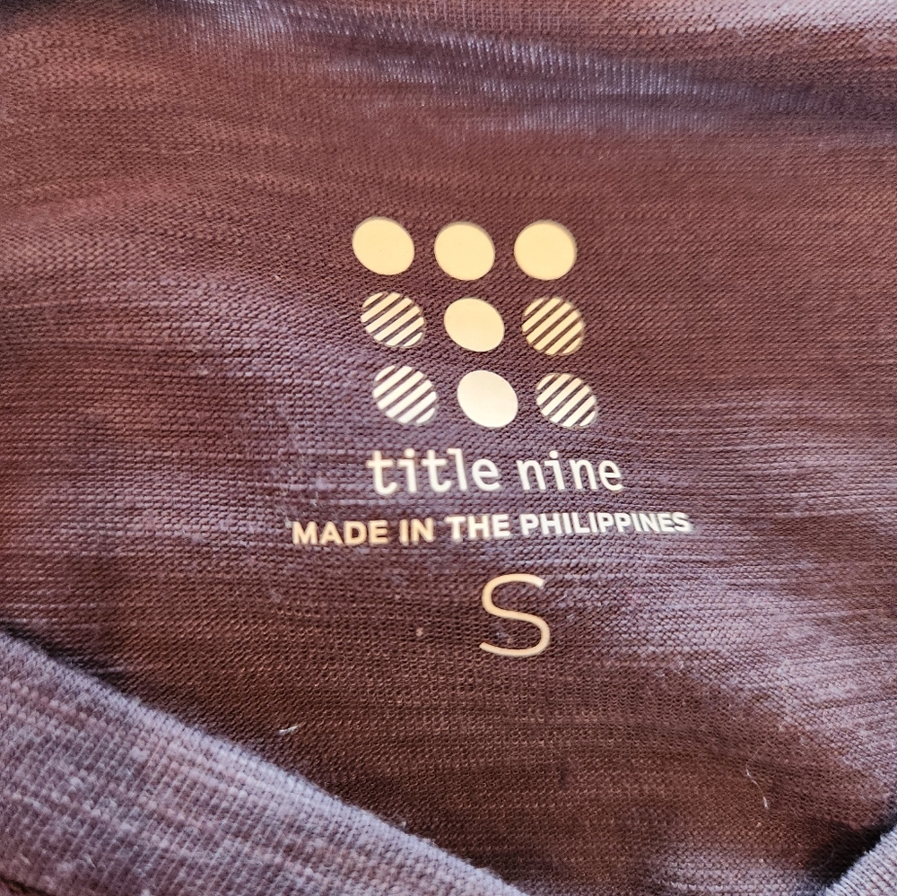 Title Nine Long Sleeve V-Neck Tee Thumbholes Dark Heather Gray Size S Athleisure - Picture 8 of 10